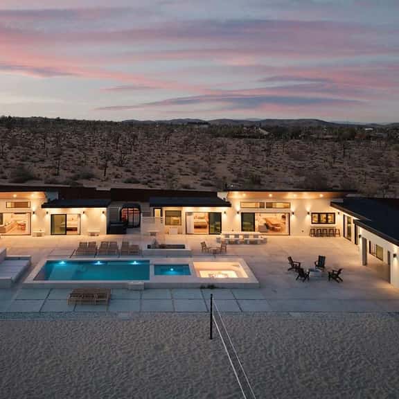 The Beachhouse in the Desert - Image 1