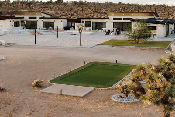 The Beachhouse in the Desert - Image 2